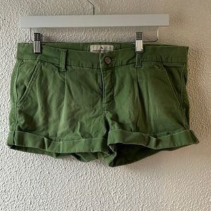 Abercrombie women’s green shorts (kakhi style) size 6 cotton elastic. Bin U